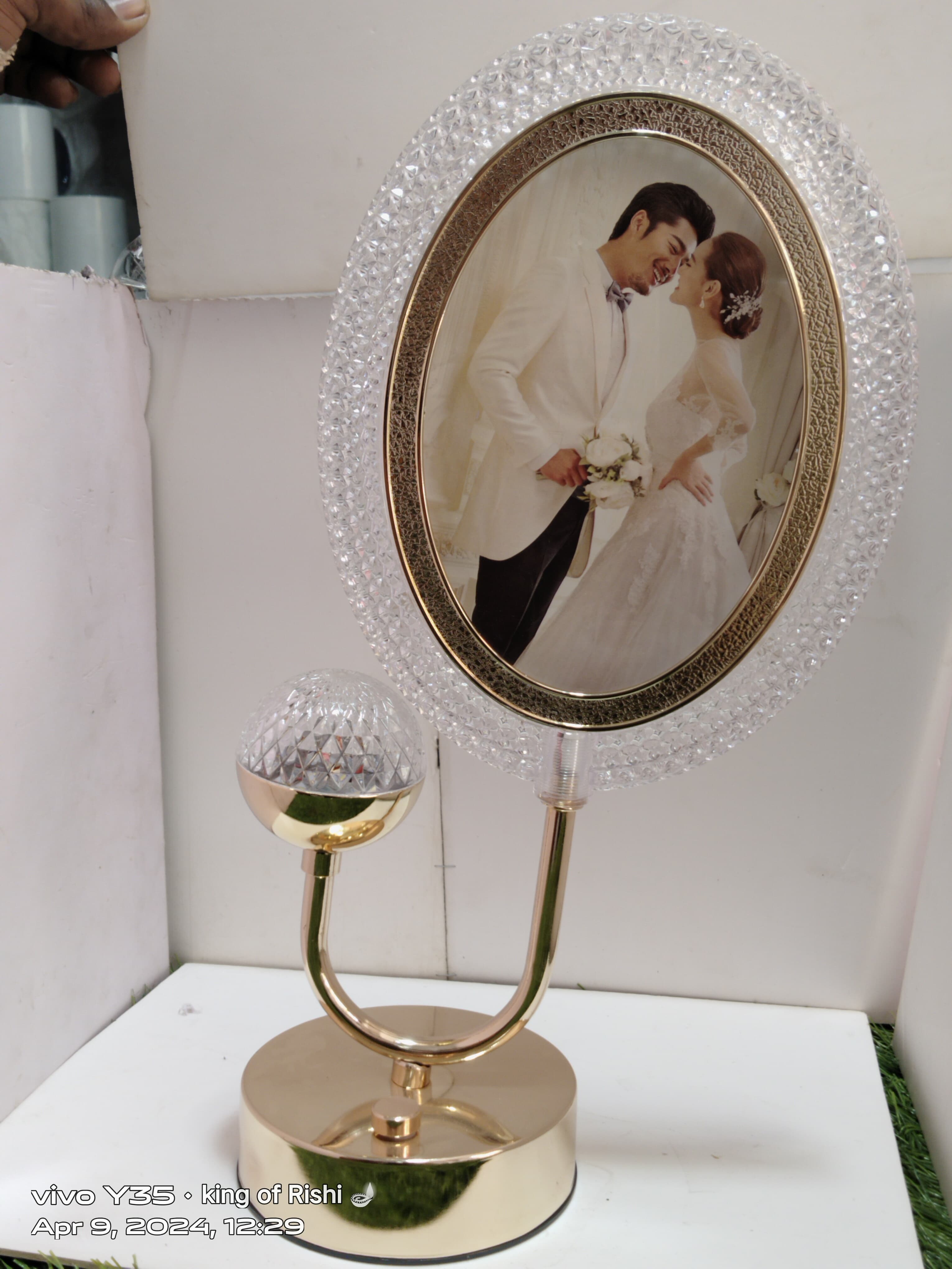 Crystal Light Oval Shape Photo Frame With Touch Sensor 3 Light Mode USB Cable And Battery Operated |